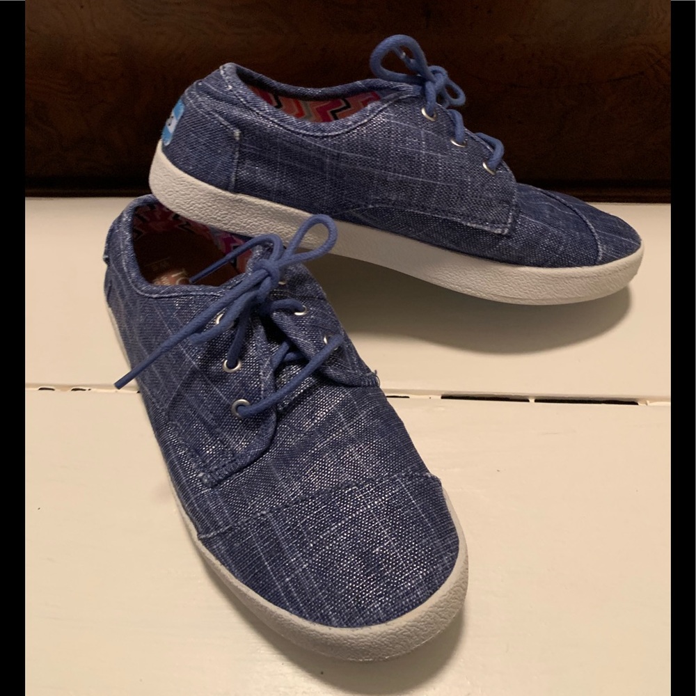 Women’s Toms blue shoes size 6